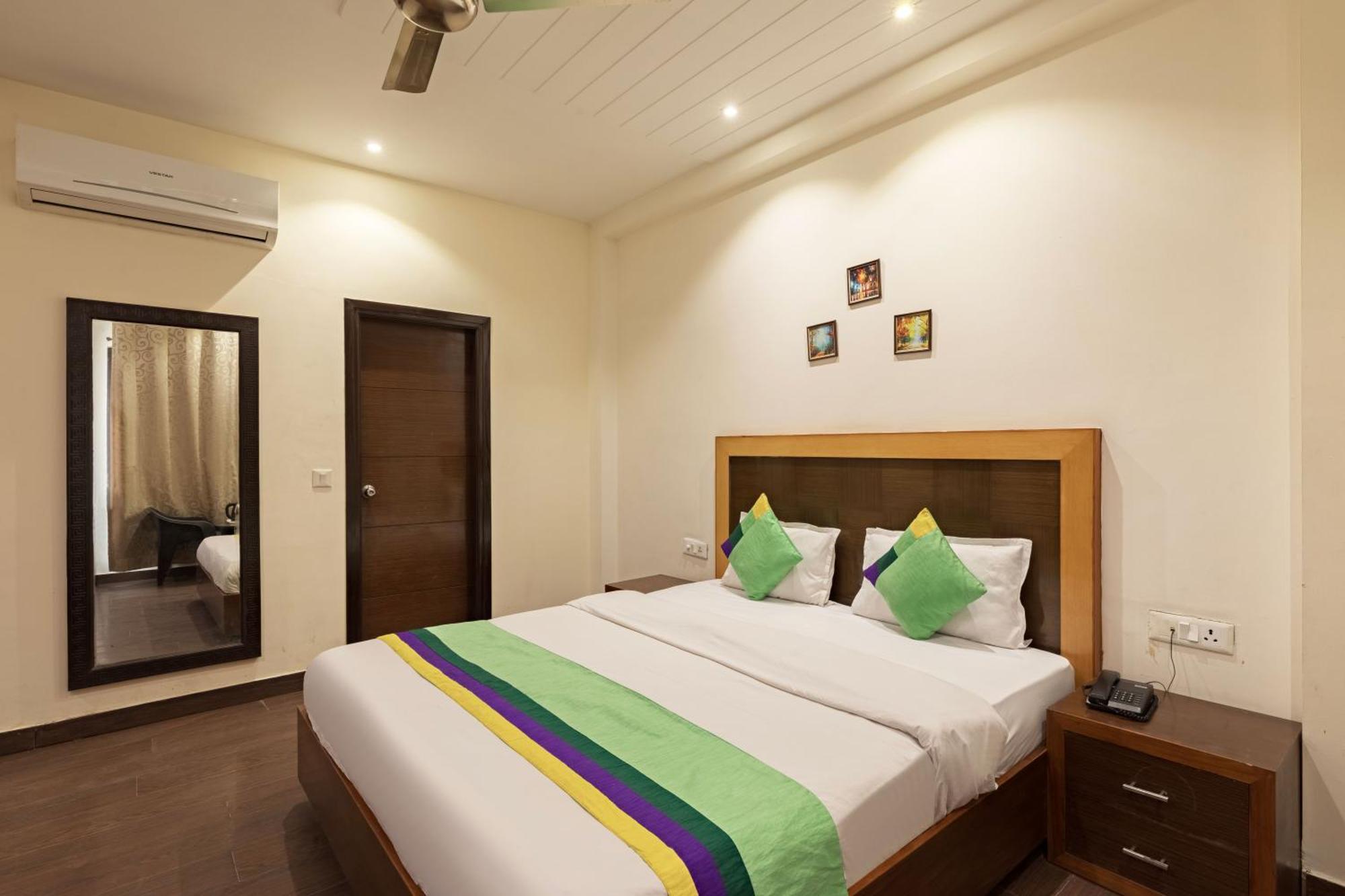 Hotel Treebo White Castle, Gurgaon Exterior foto