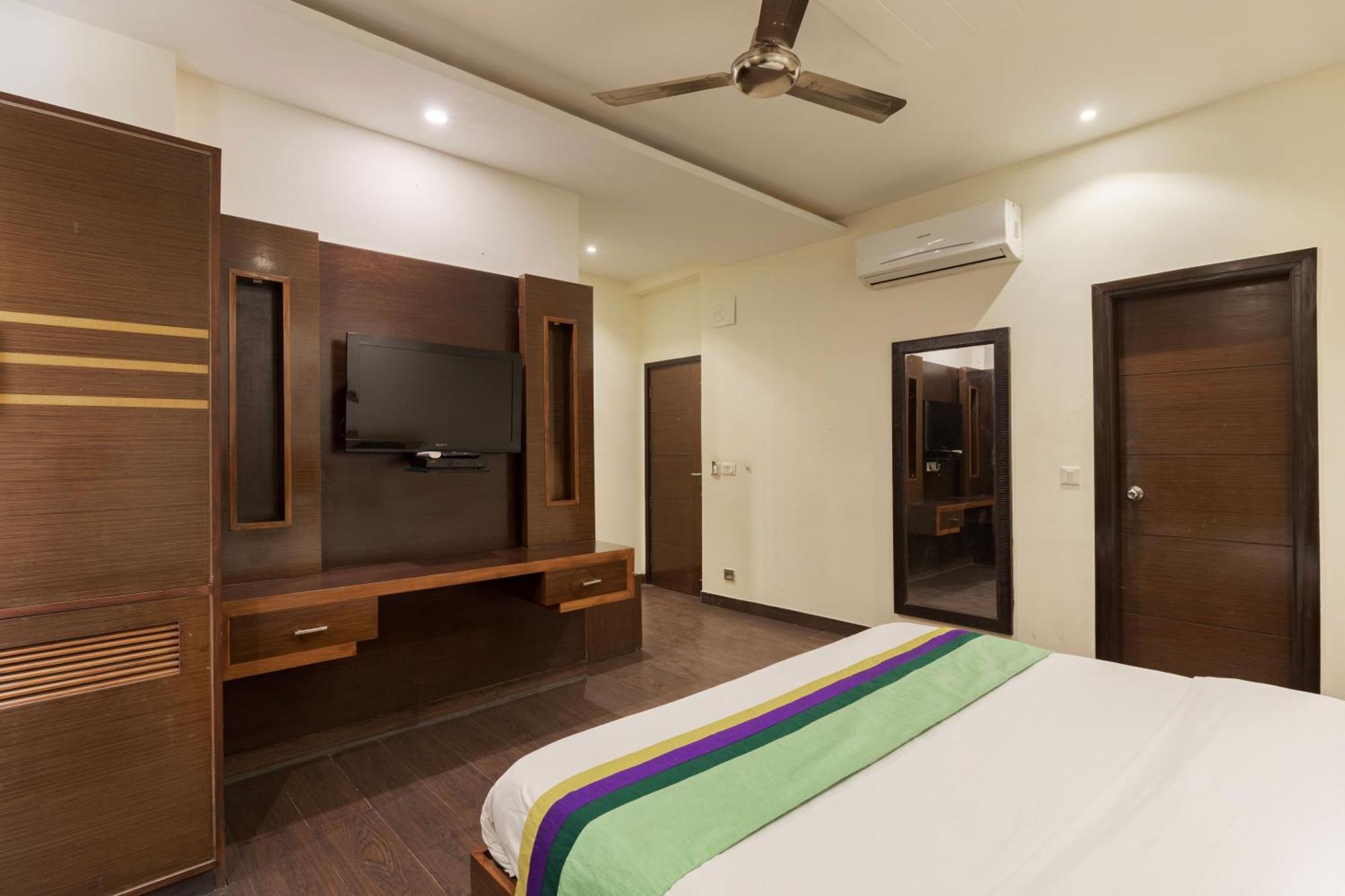 Hotel Treebo White Castle, Gurgaon Exterior foto