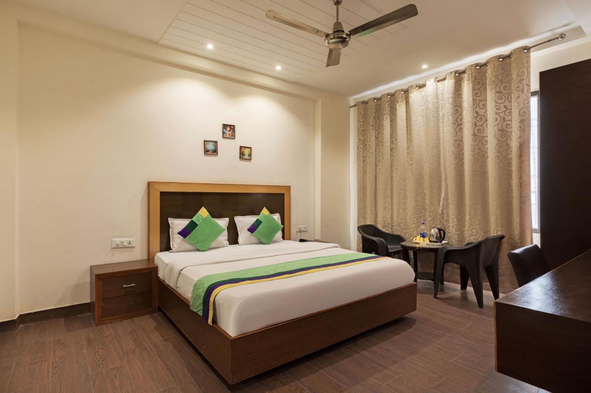 Hotel Treebo White Castle, Gurgaon Exterior foto