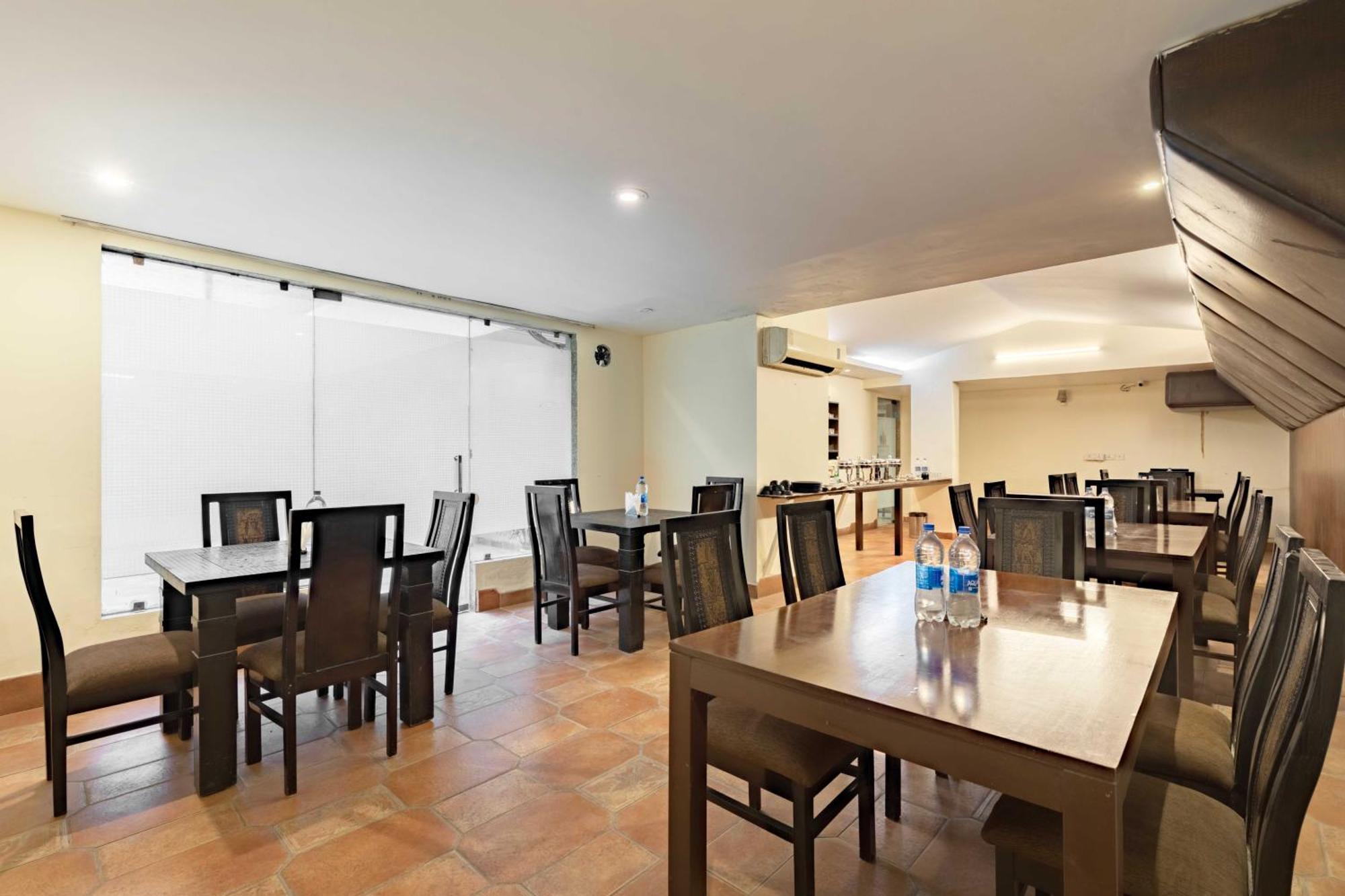Hotel Treebo White Castle, Gurgaon Exterior foto