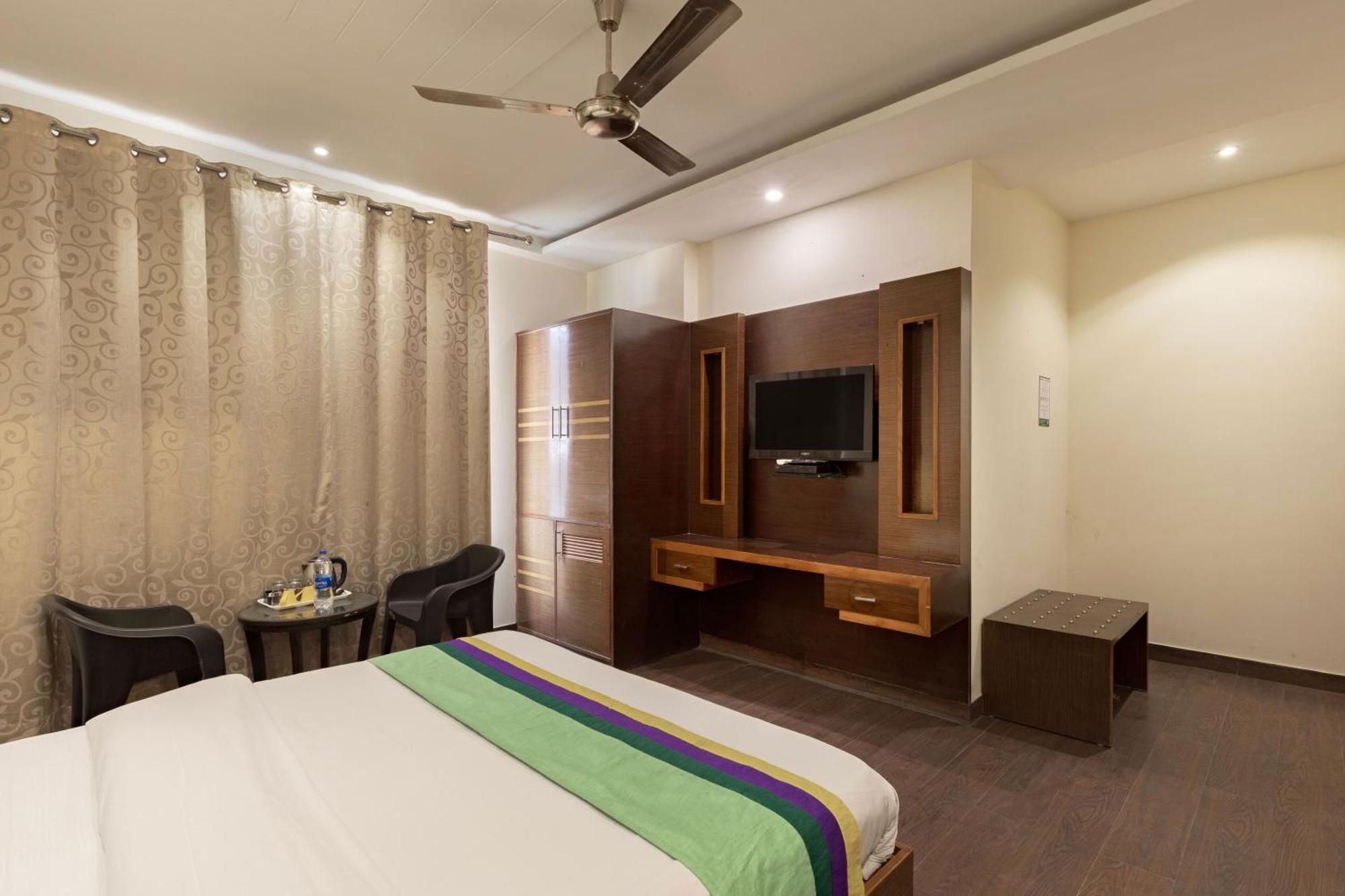 Hotel Treebo White Castle, Gurgaon Exterior foto