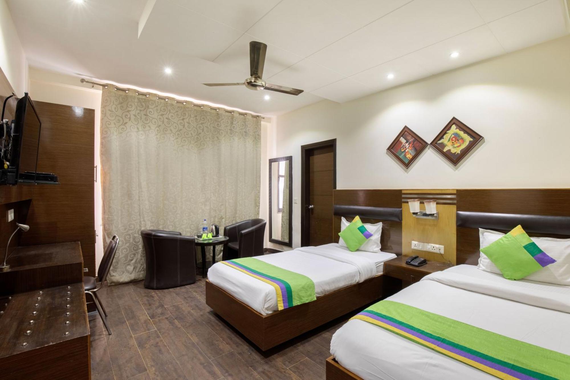 Hotel Treebo White Castle, Gurgaon Exterior foto