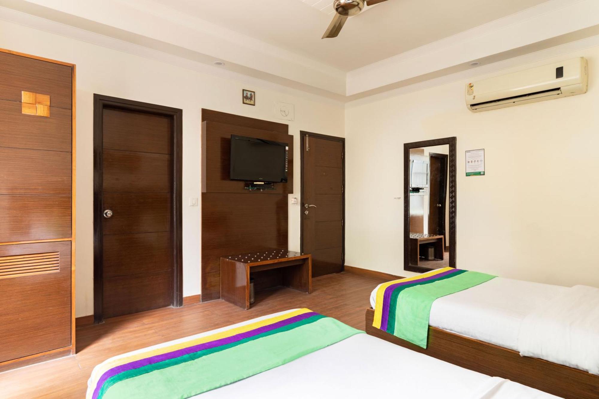 Hotel Treebo White Castle, Gurgaon Exterior foto