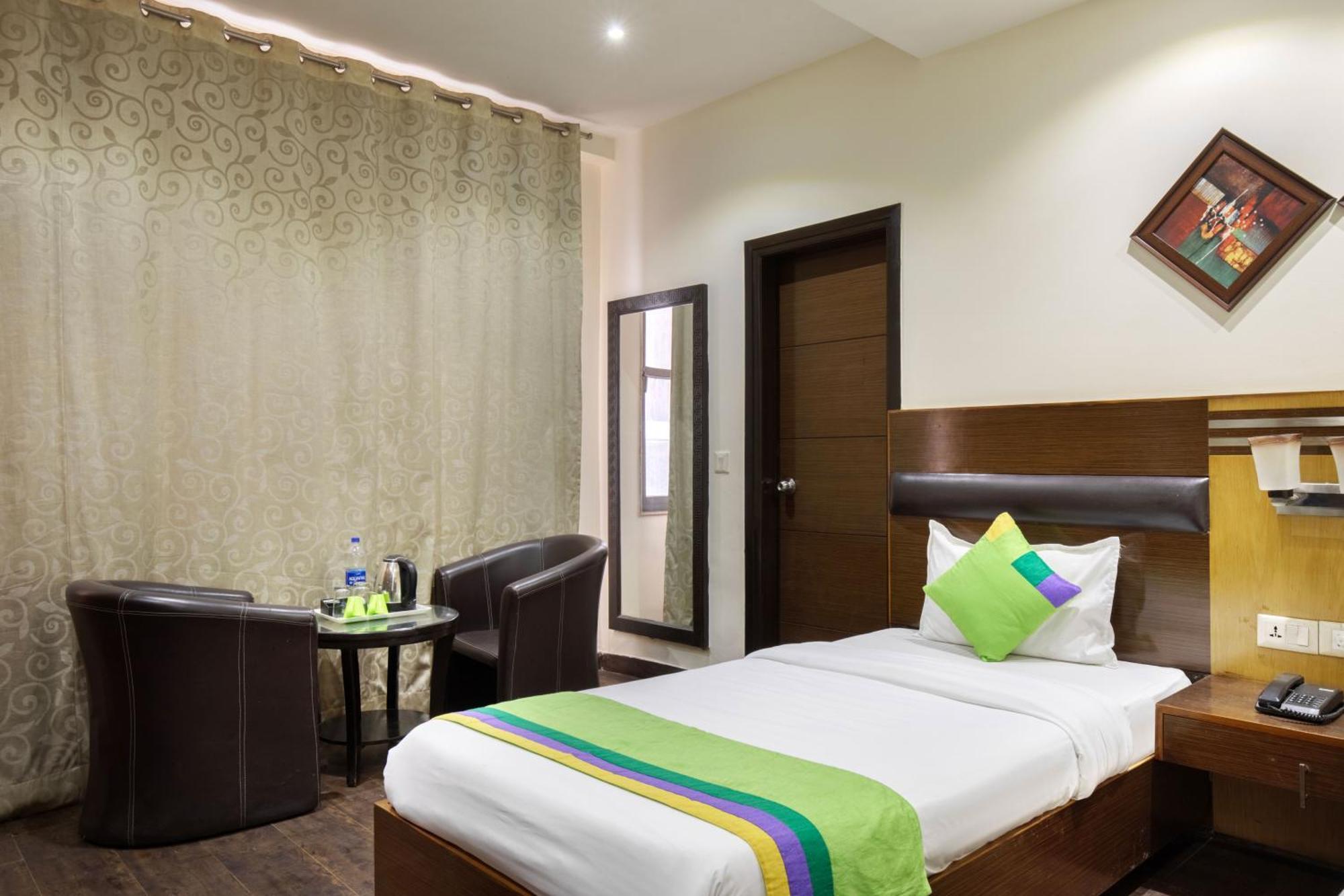 Hotel Treebo White Castle, Gurgaon Exterior foto