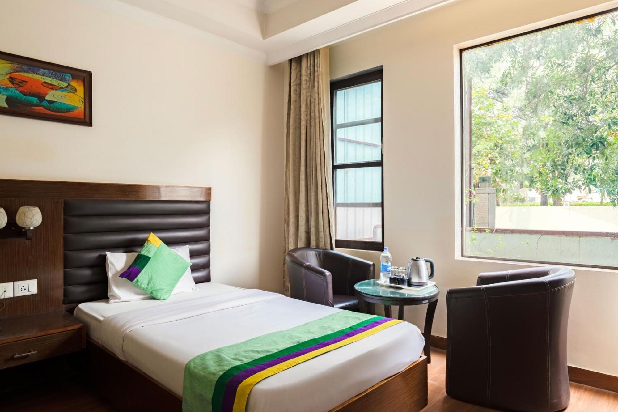 Hotel Treebo White Castle, Gurgaon Exterior foto