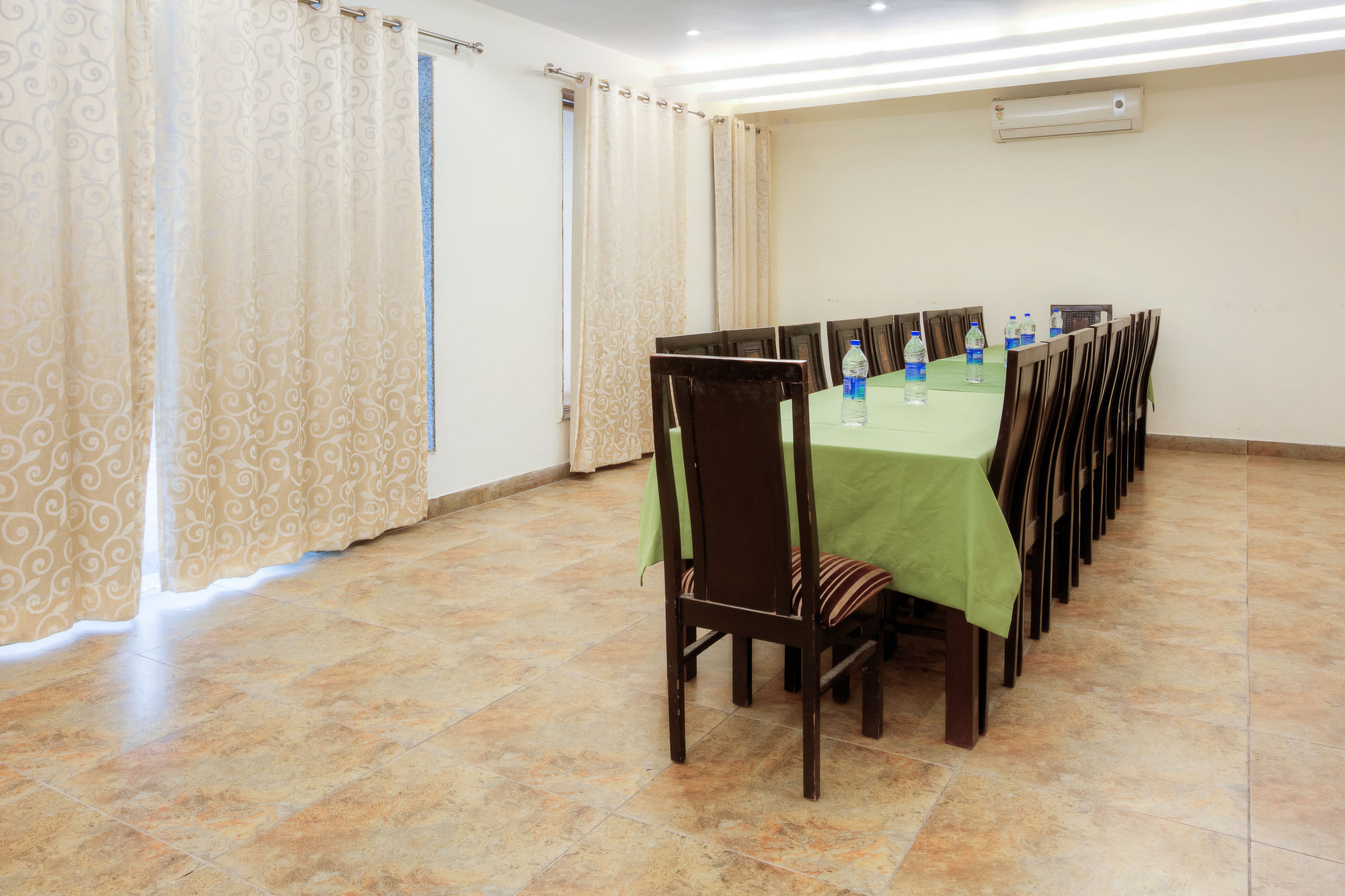 Hotel Treebo White Castle, Gurgaon Exterior foto